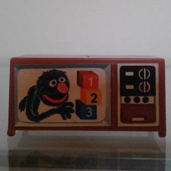 Fisher Price Little People Sesame Street Grover on TV - Picture 1 of 2